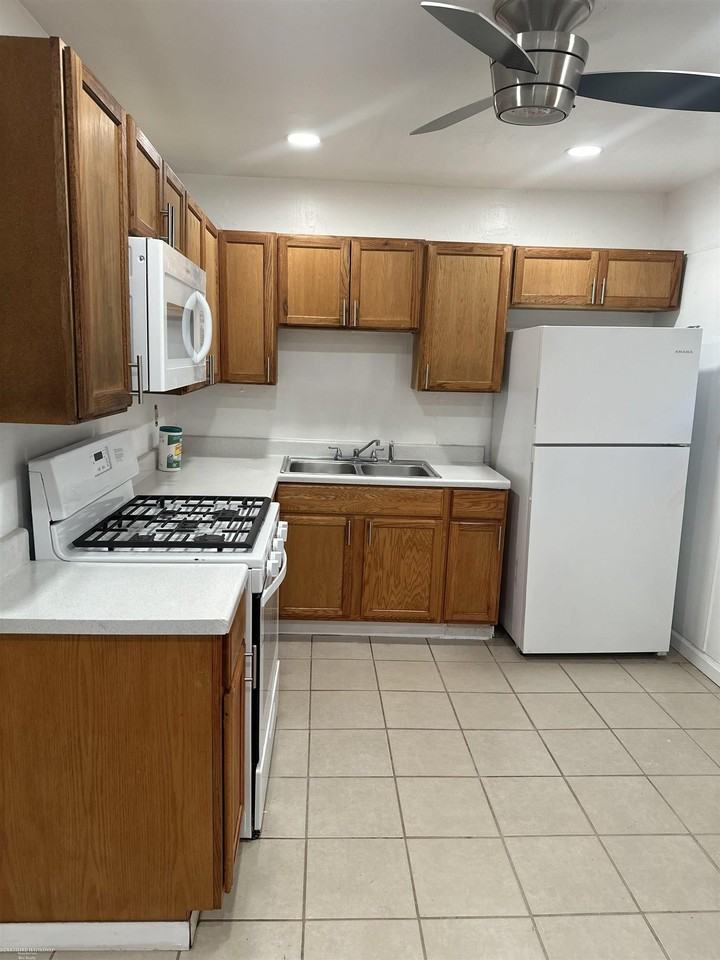 21950 Sunset Blvd - Photo 4 of 14