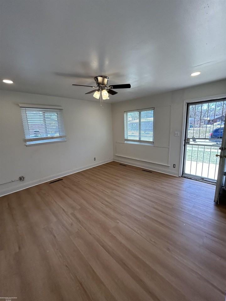 21950 Sunset Blvd - Photo 7 of 14