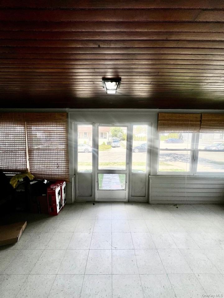 309 Franklin Ave - Photo 2 of 13