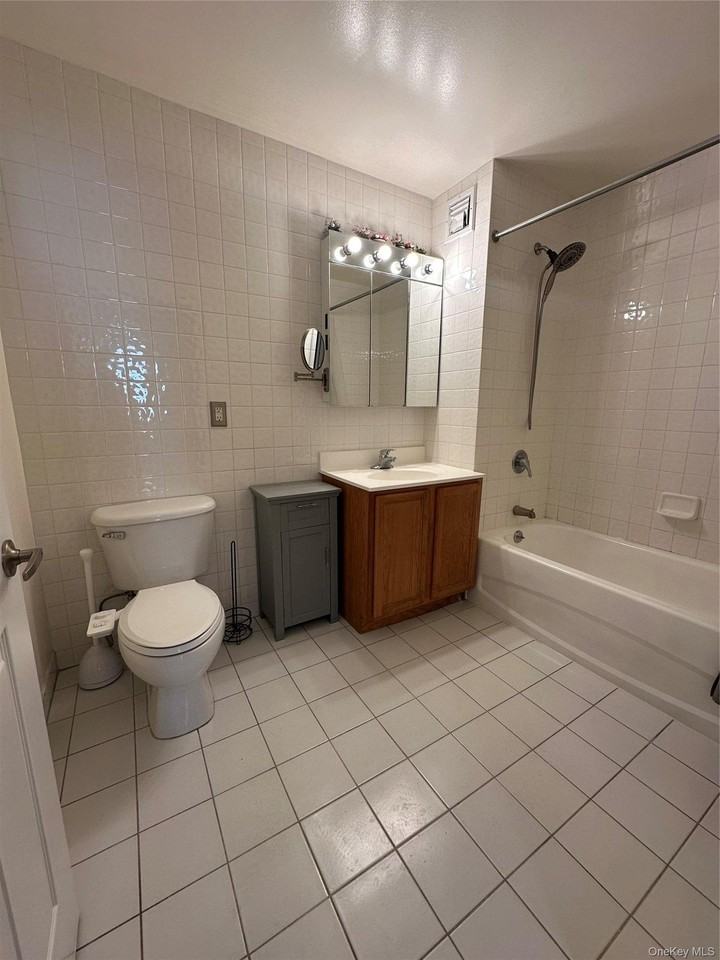 342 Westchester Ave #26E - Photo 7 of 11