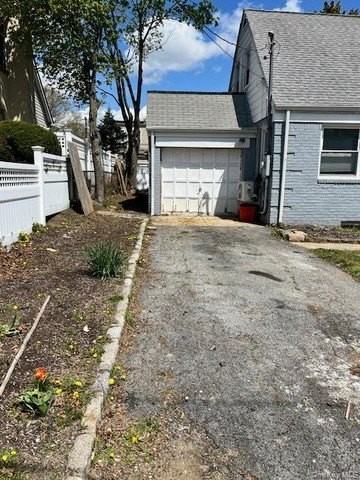 345 Walton St - Photo 3 of 30