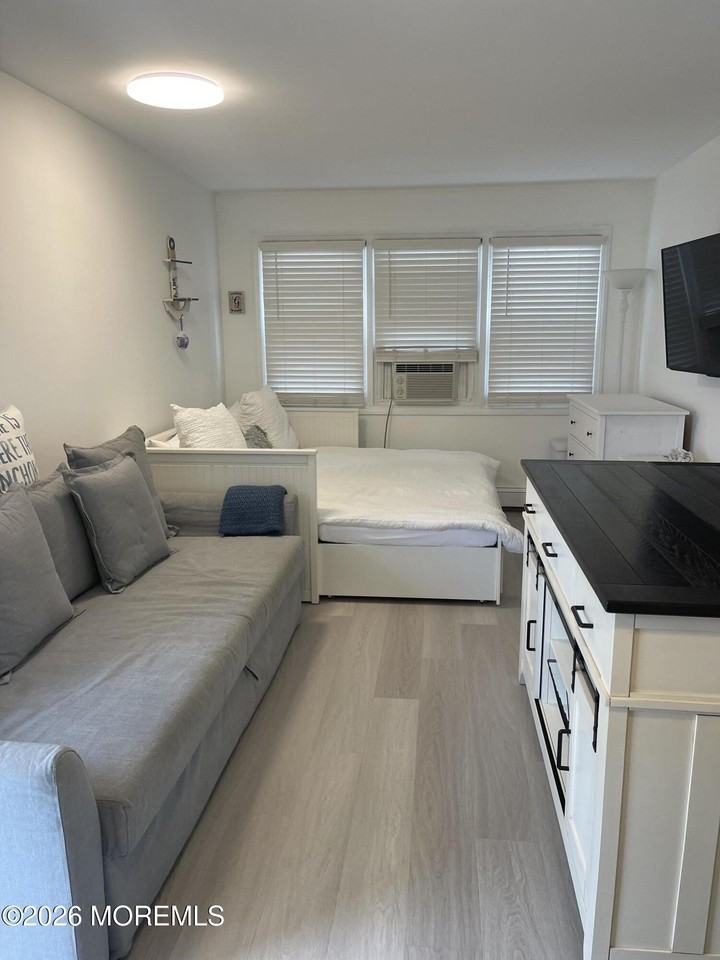 1804 Grand Central Ave #201 - Photo 5 of 19