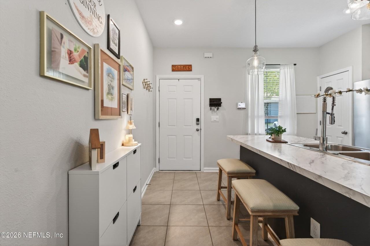 4915 Nebula Ln - Photo 5 of 45