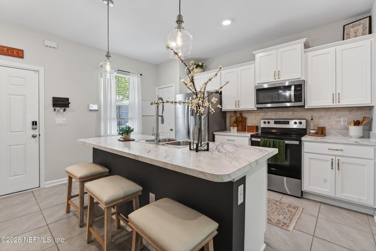 4915 Nebula Ln - Photo 6 of 45