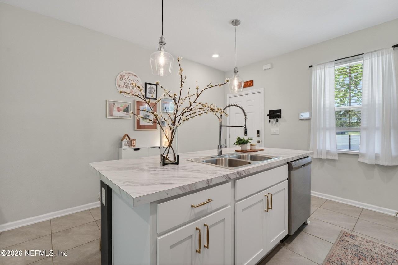 4915 Nebula Ln - Photo 7 of 45