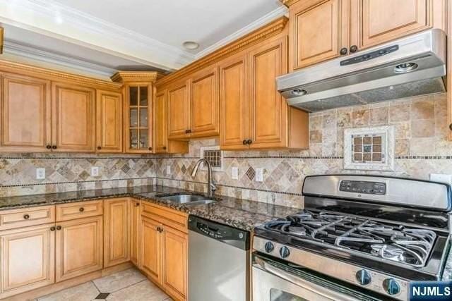 11 Blanche Ave 2nd Fl - Photo 3 of 21