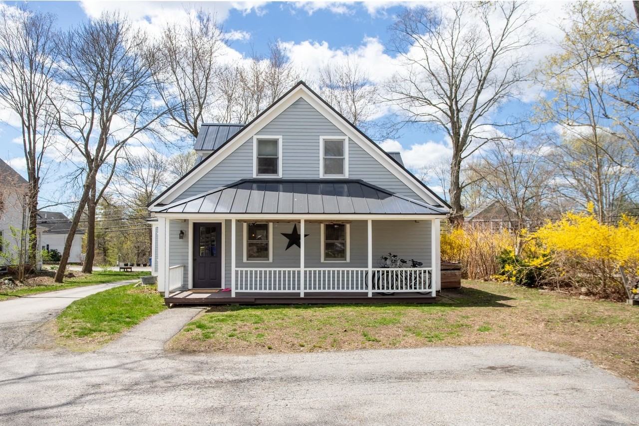 33 Exeter Rd - Photo 6 of 34