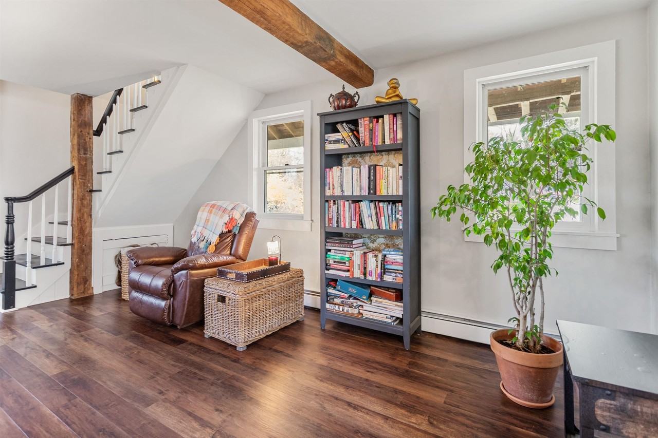 33 Exeter Rd - Photo 7 of 34