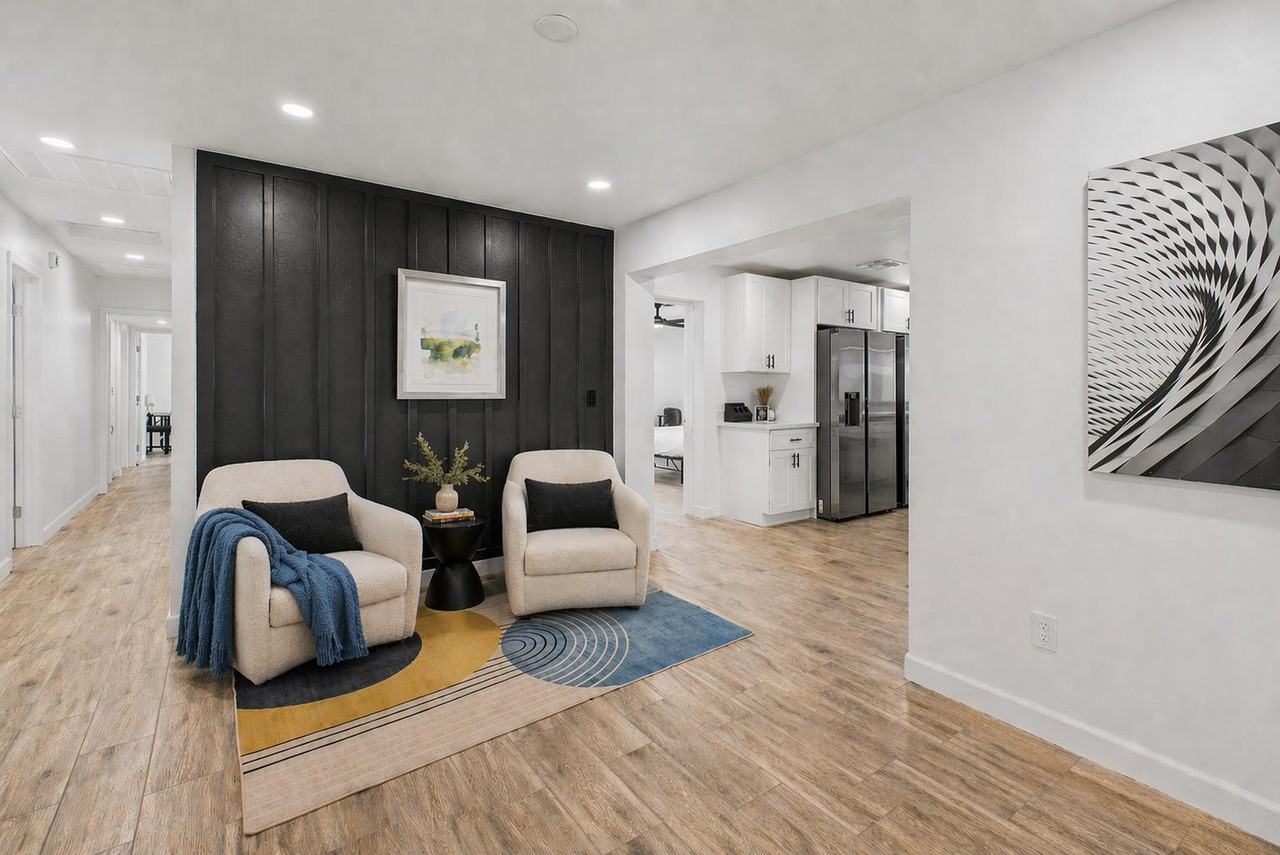 N Standage - Photo 2 of 28