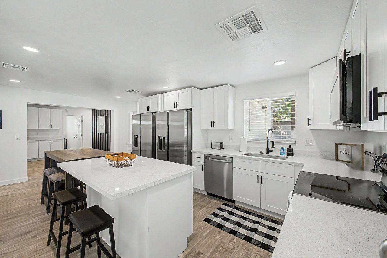 N Standage - Photo 3 of 28