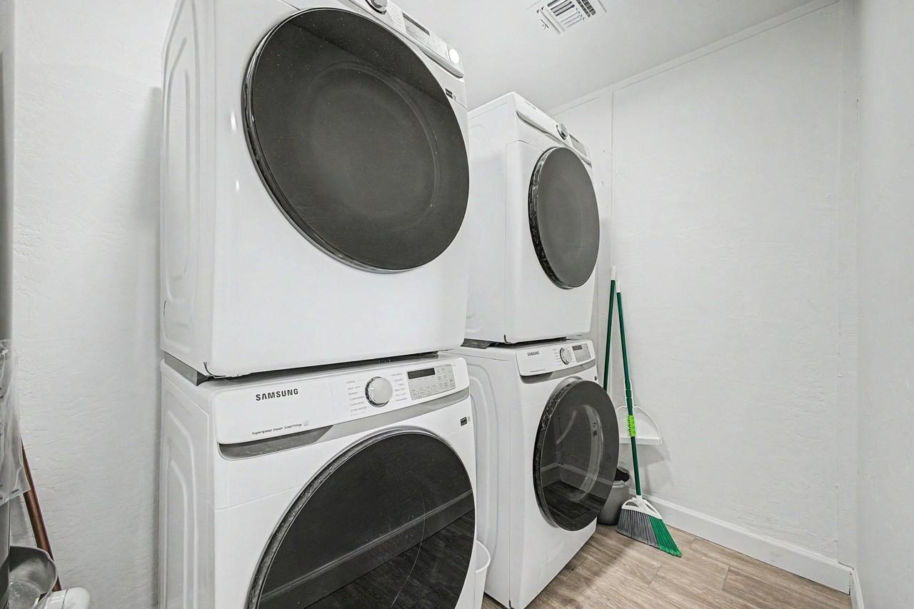 N Standage - Photo 6 of 28