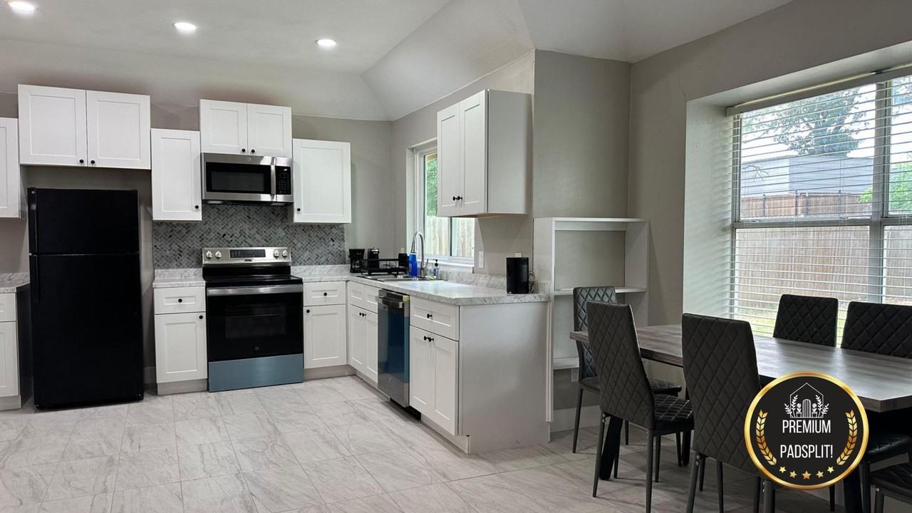 Briar Meadow Dr - Photo 4 of 19