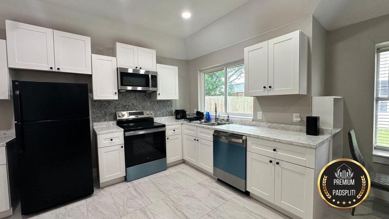 Briar Meadow Dr - Photo 5 of 19