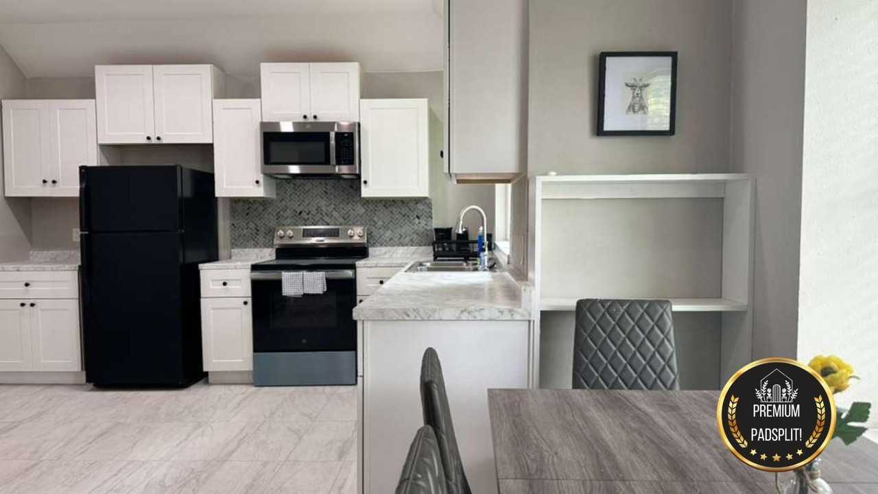 Briar Meadow Dr - Photo 6 of 10