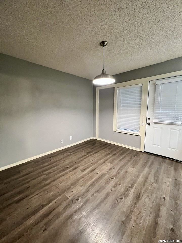 1514 Vista Norte - Photo 5 of 17