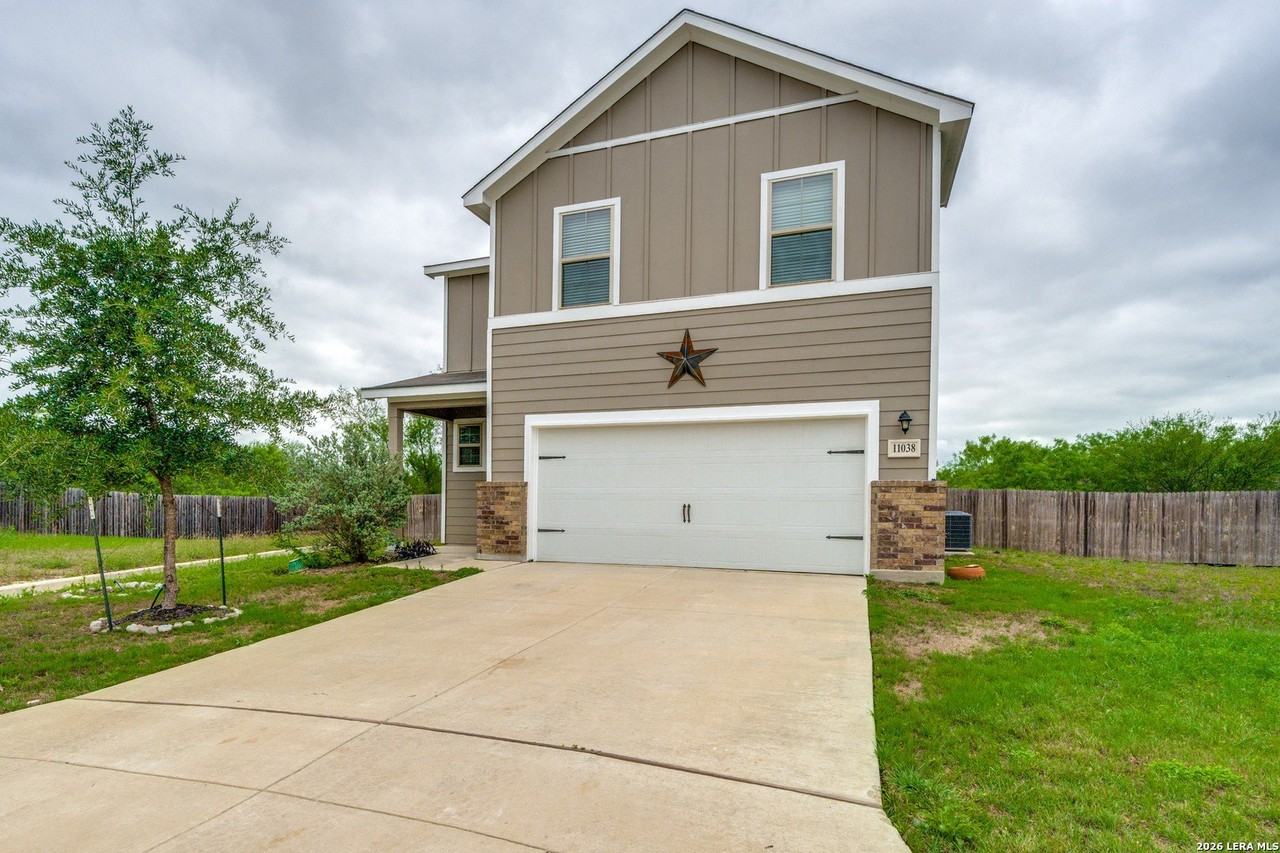 11038 Airmen Dr - Photo 2 of 25