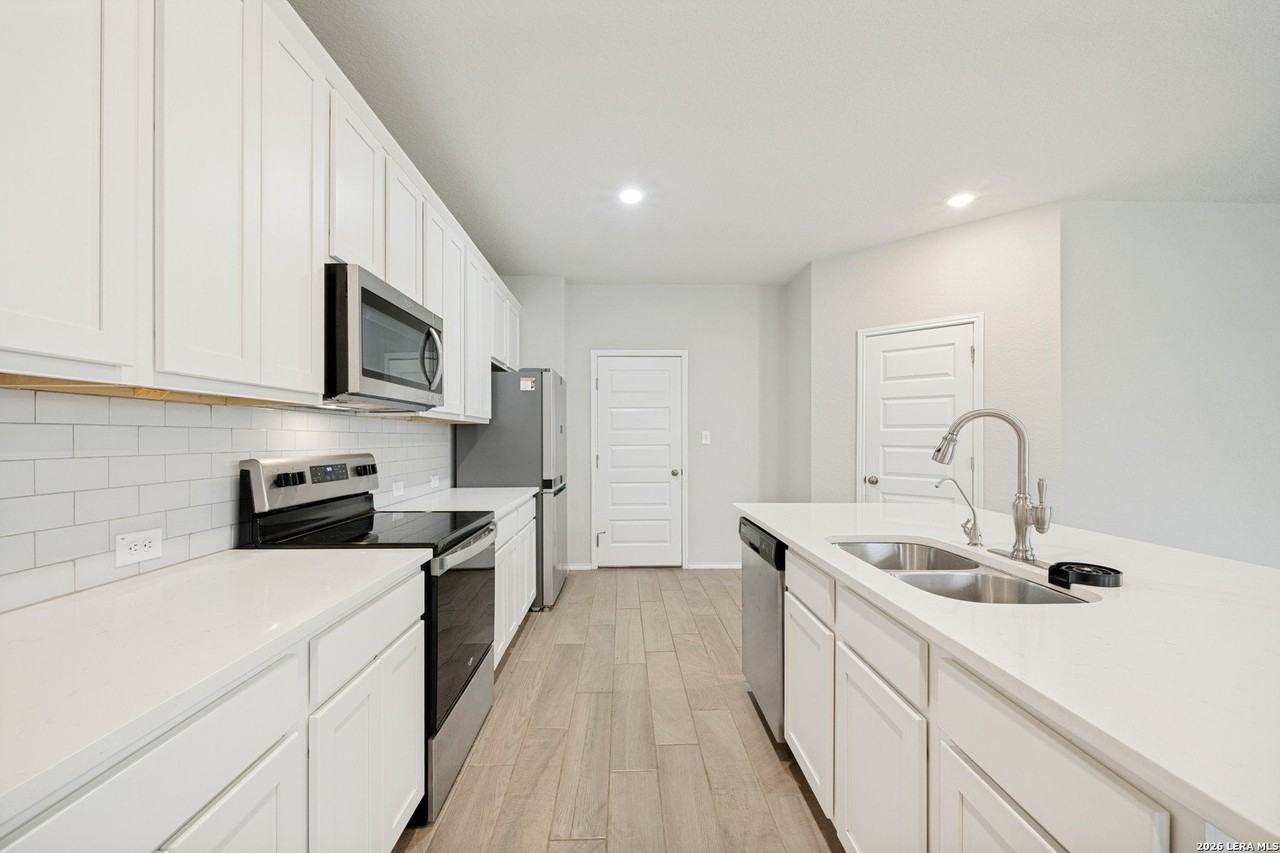 11038 Airmen Dr - Photo 7 of 25