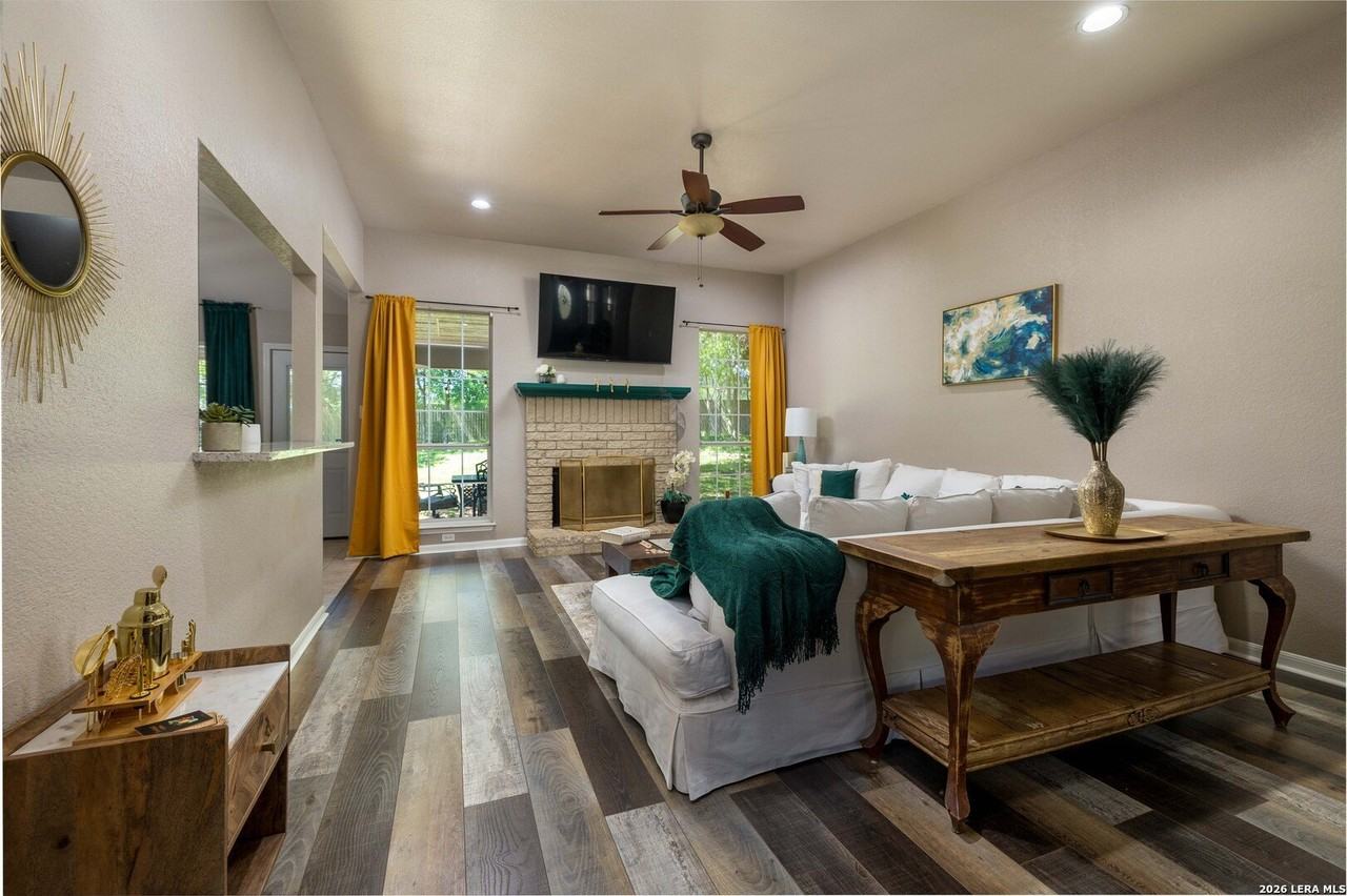 1131 Flaming Oak Dr - Photo 4 of 26