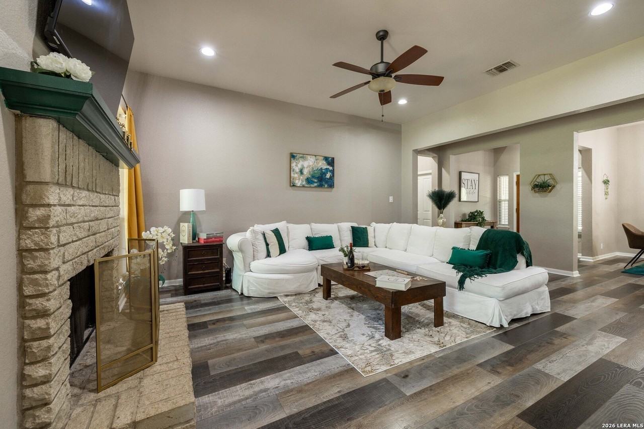 1131 Flaming Oak Dr - Photo 5 of 26