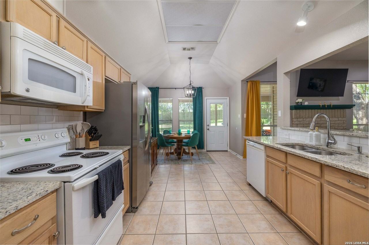 1131 Flaming Oak Dr - Photo 7 of 26