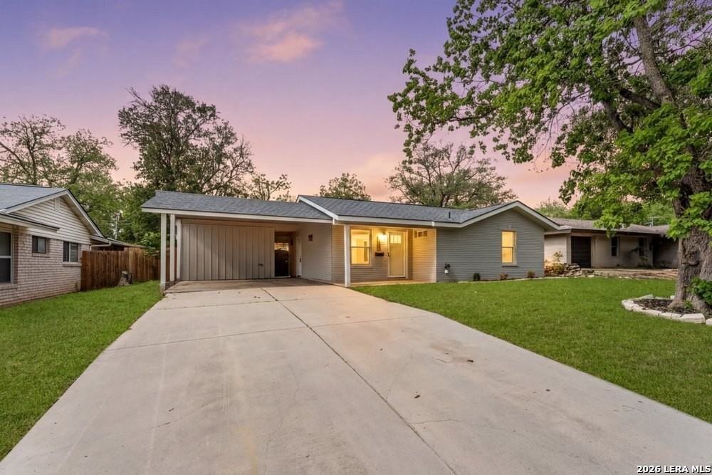 307 Dawnridge Dr - Photo 4 of 35