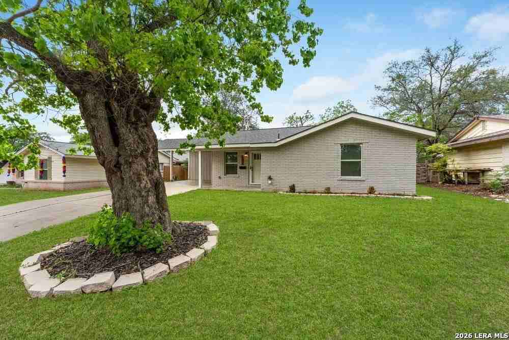 307 Dawnridge Dr - Photo 6 of 35