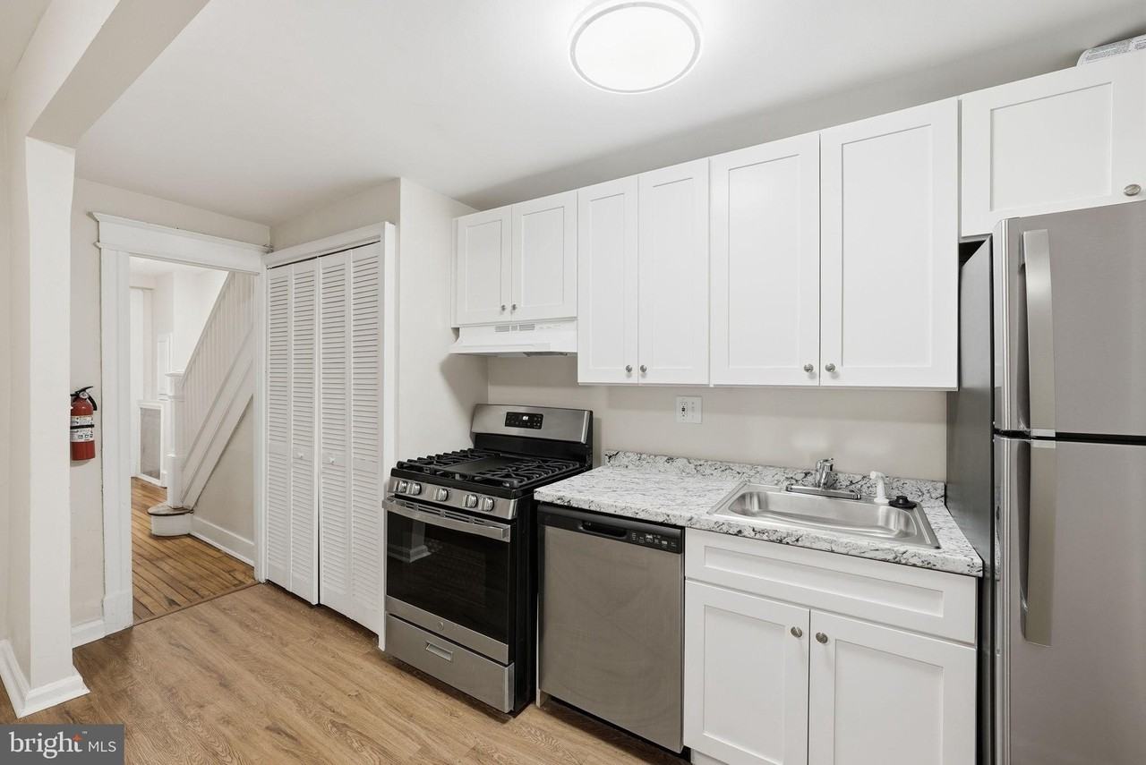 711 Harvard St Nw - Photo 7 of 16