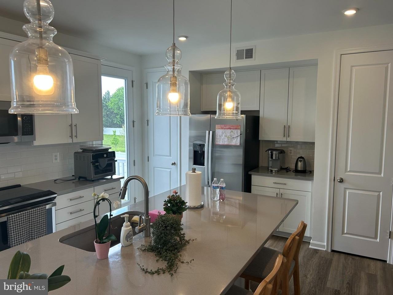 355 Andrew Ct - Photo 4 of 10