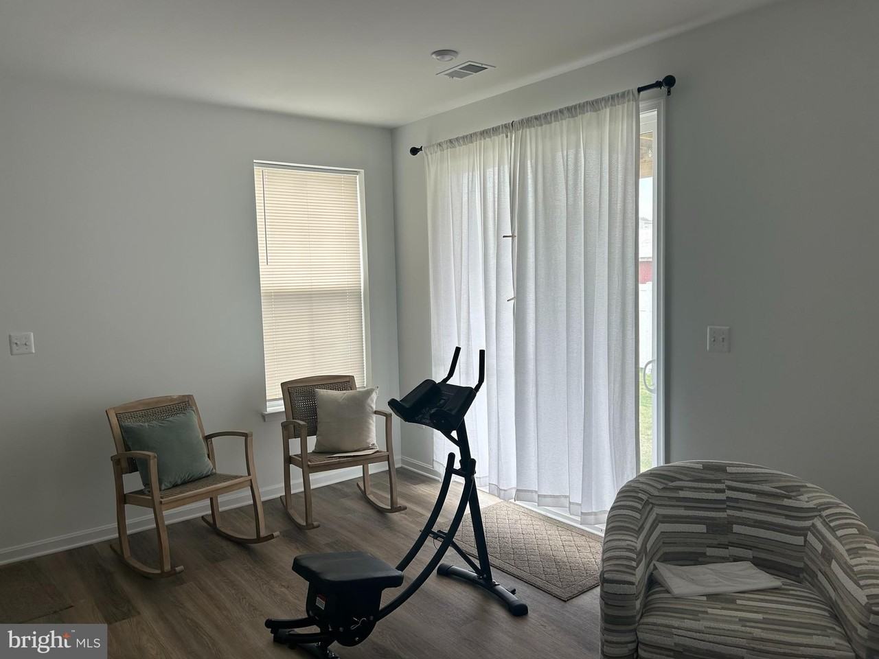 355 Andrew Ct - Photo 7 of 10