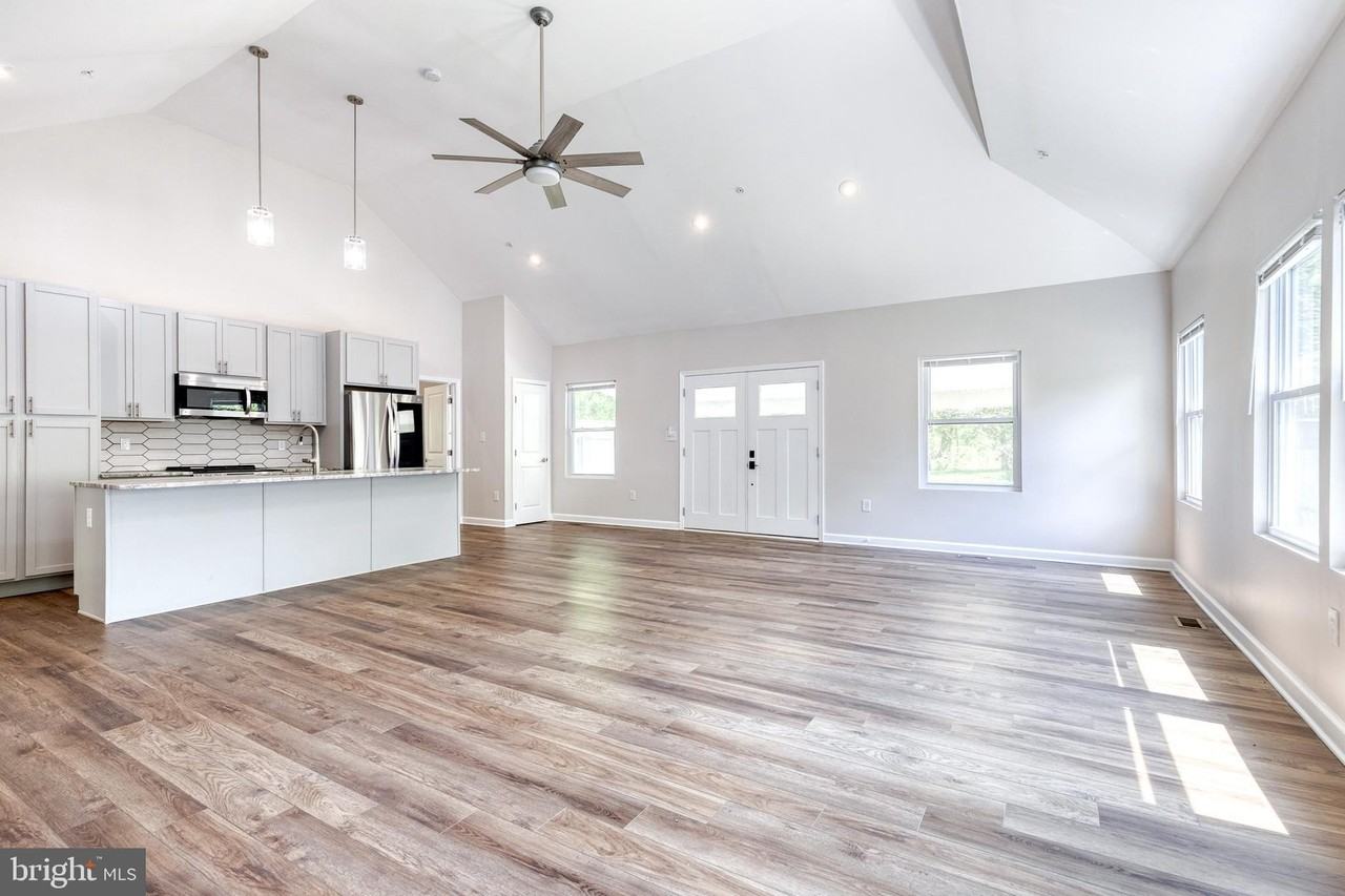 1248 Generals Hwy - Photo 4 of 18