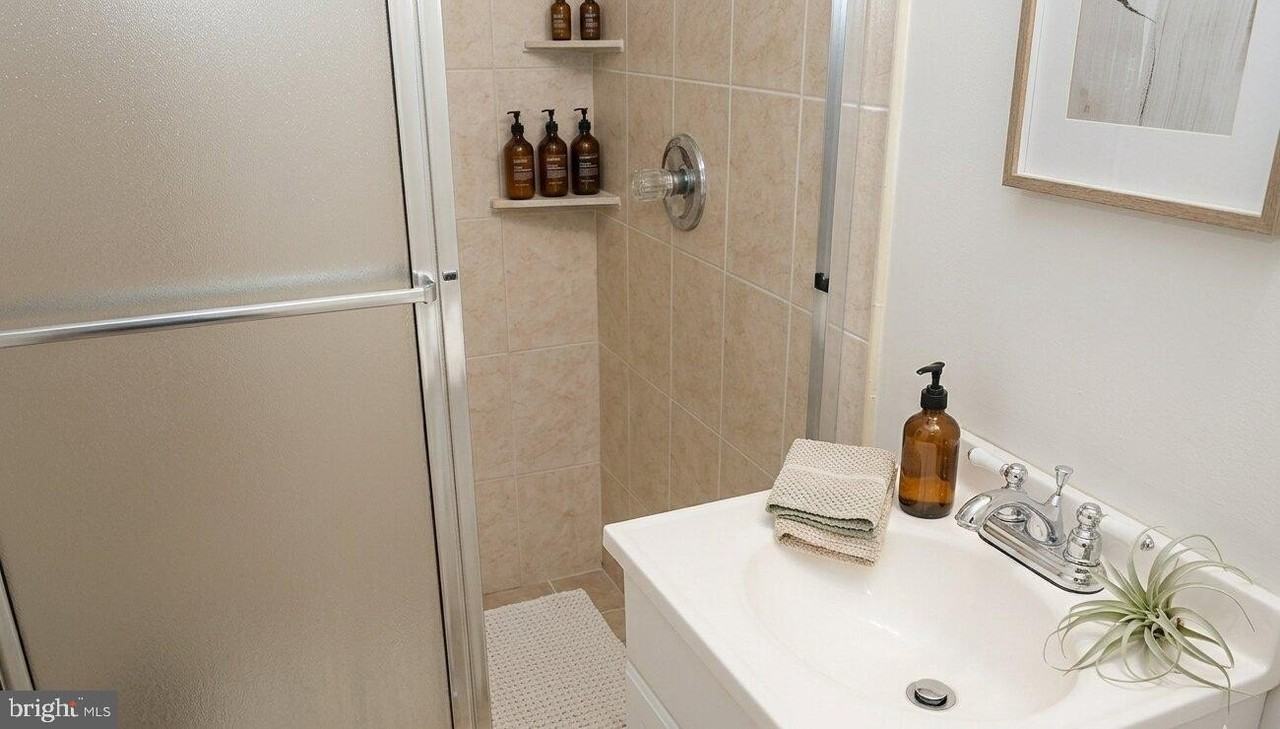 9317 Broadwater Dr - Photo 2 of 14