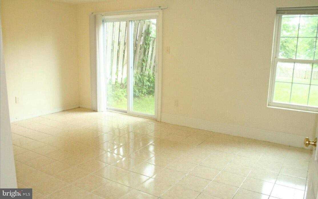 9317 Broadwater Dr - Photo 5 of 14