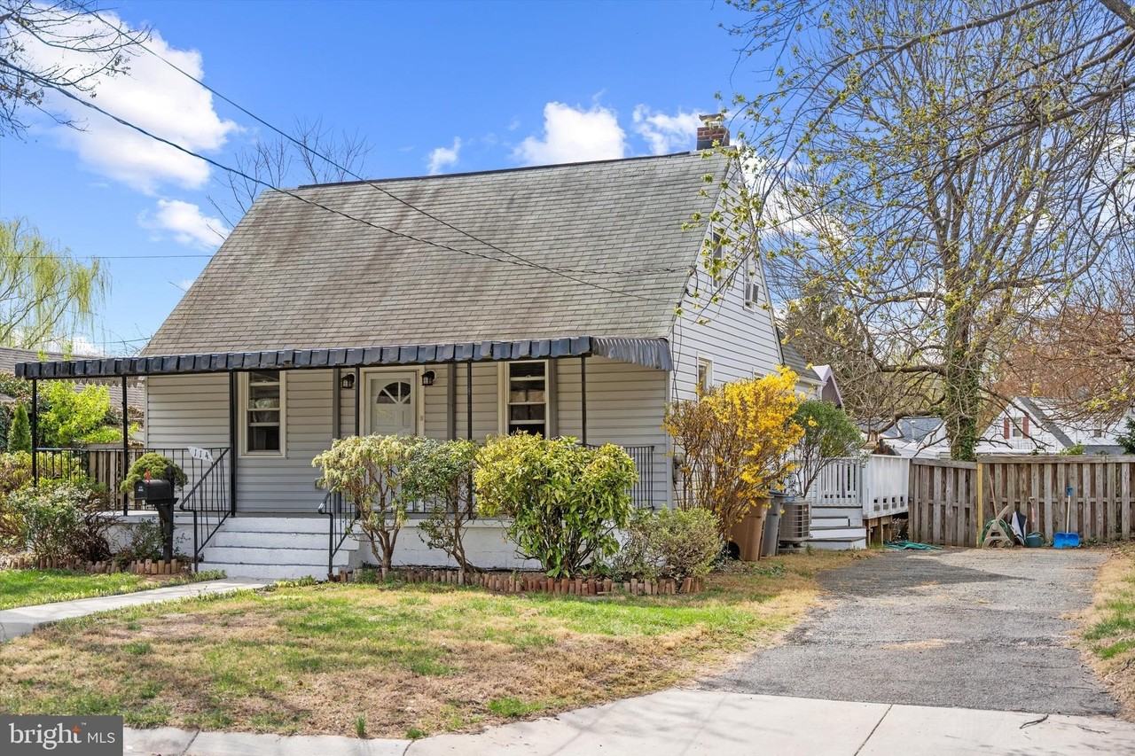 114 Charles St - Photo 2 of 30