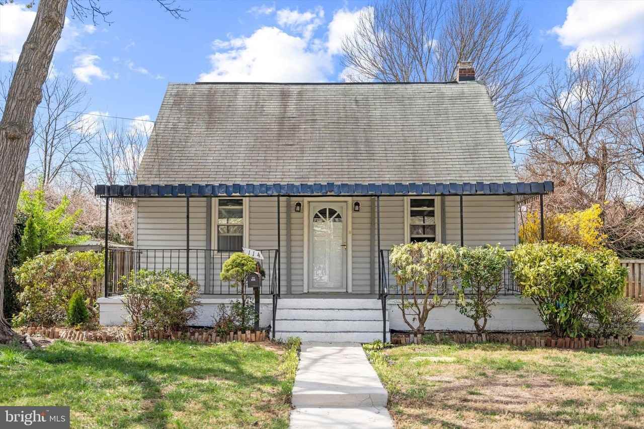 114 Charles St - Photo 3 of 30