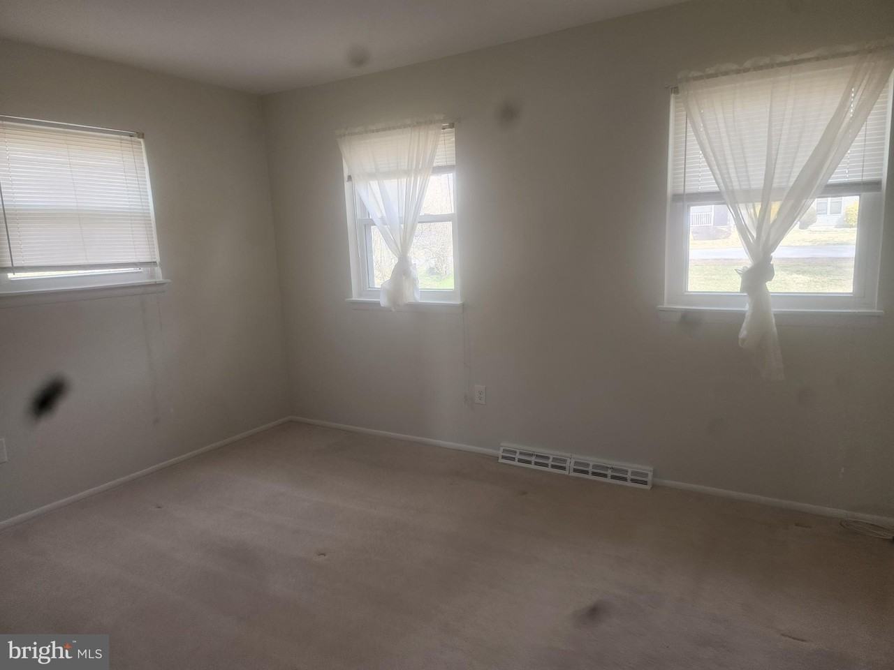 40235 Beach Dr - Photo 4 of 6