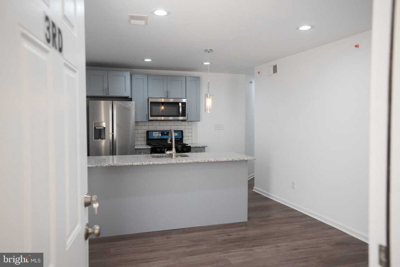 2227 E Cumberland St #3 - Photo 4 of 16