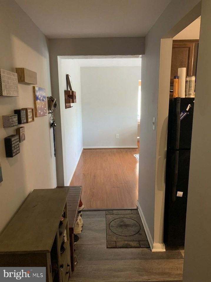 615 Center St - Photo 3 of 14