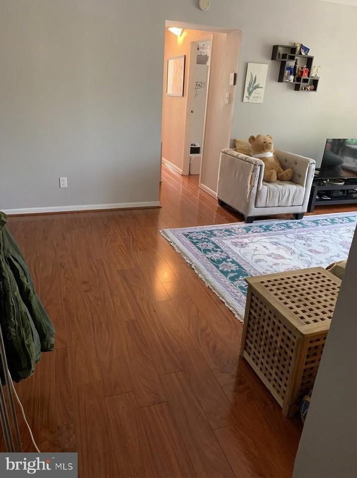 615 Center St - Photo 4 of 14