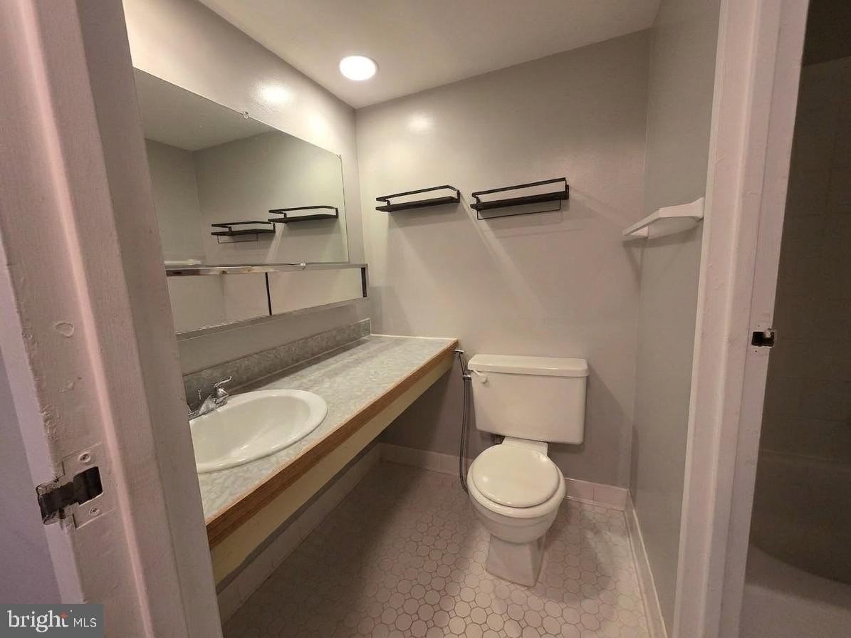 615 Center St - Photo 7 of 14