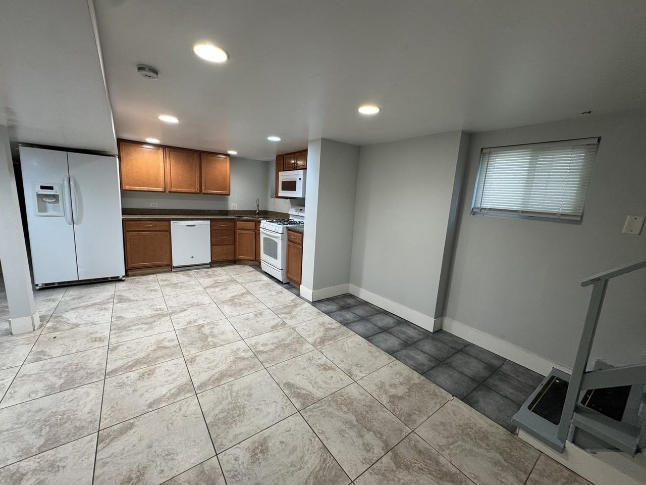 6438 N Fairfield Ave ##G - Photo 2 of 14