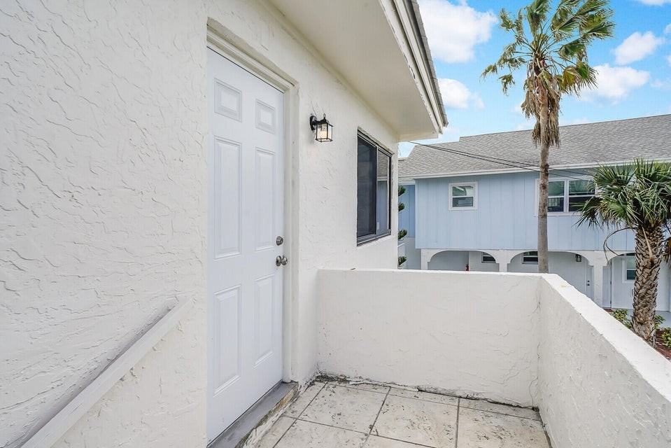 652 Hernando St