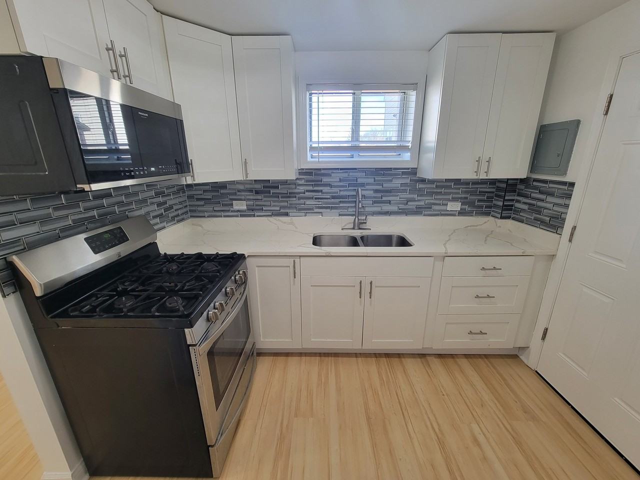 6222 W Addison St ##2 - Photo 4 of 13