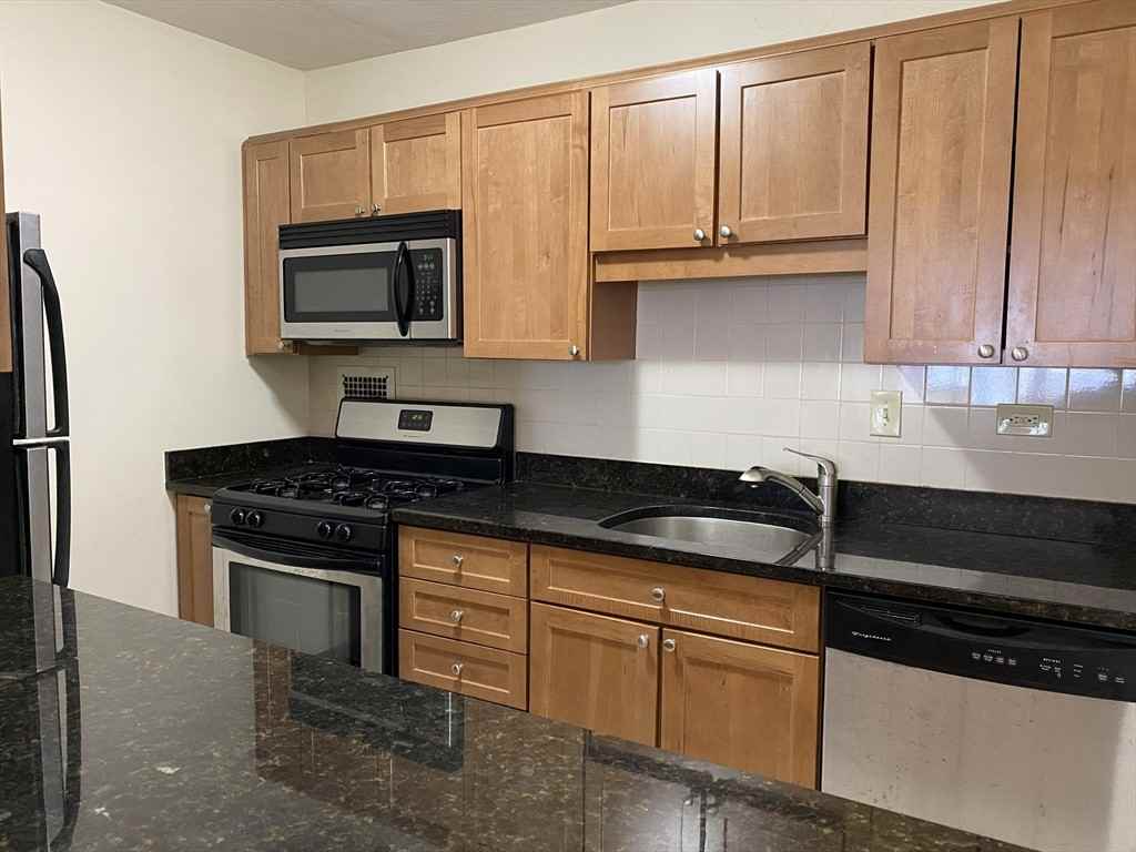 8 Whittier Pl - Photo 2 of 8