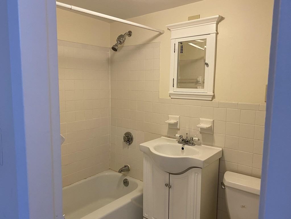 8 Whittier Pl - Photo 3 of 8