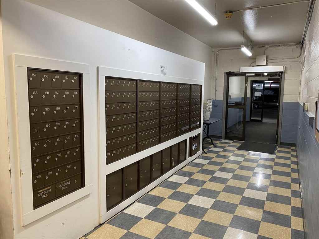 8 Whittier Pl - Photo 7 of 8