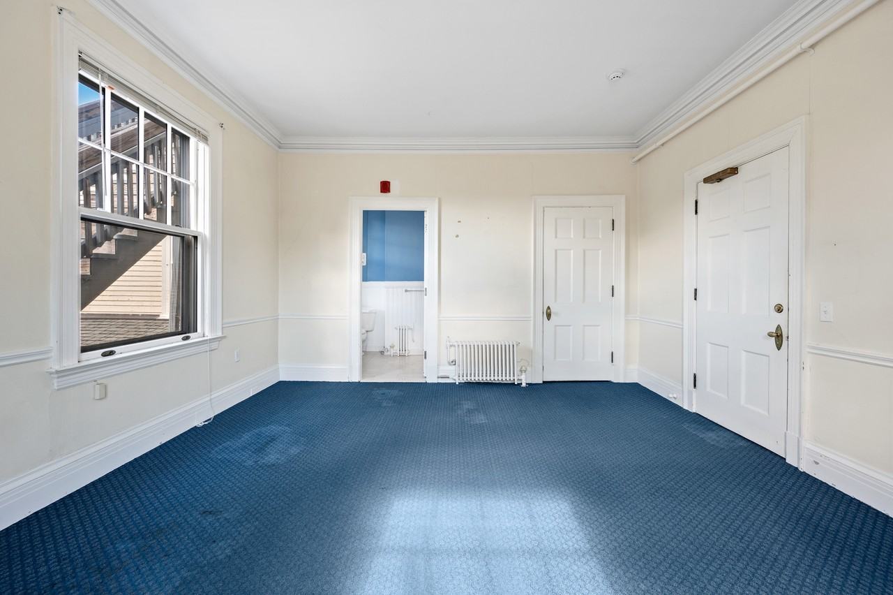 7 Oak St #201 - Photo 2 of 12