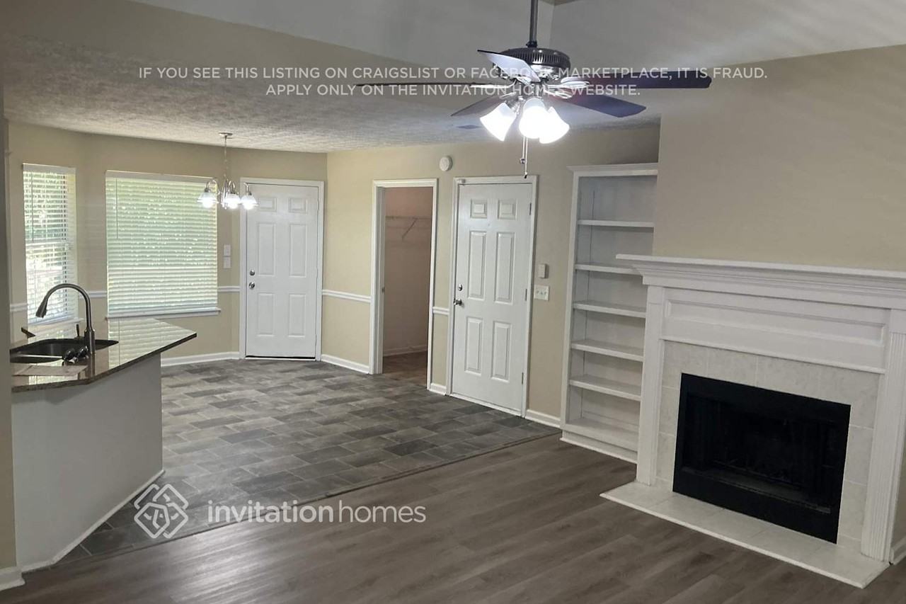 210 Lakefront Dr - Photo 3 of 16