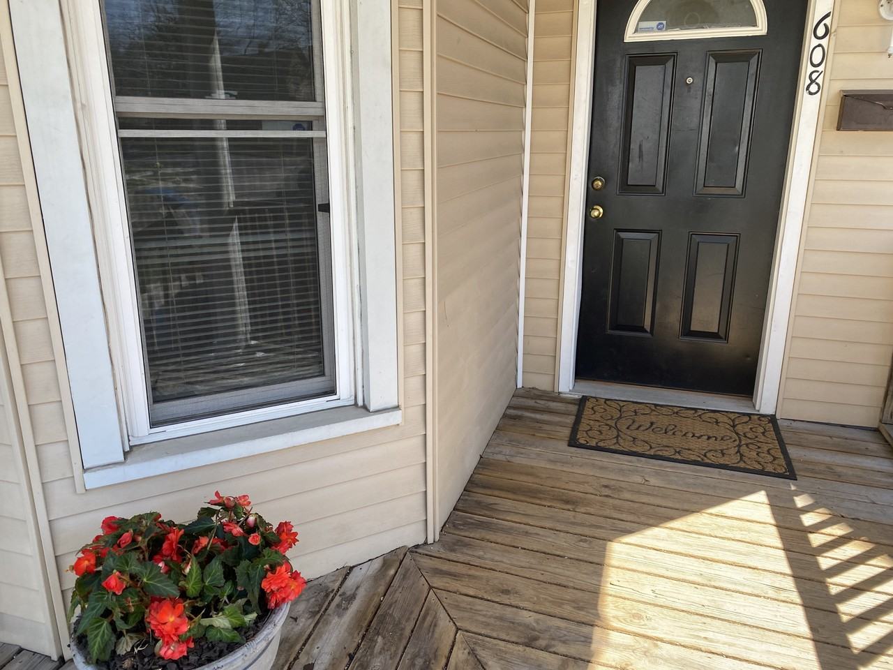 608 Fremont Ave Nw - Photo 2 of 23