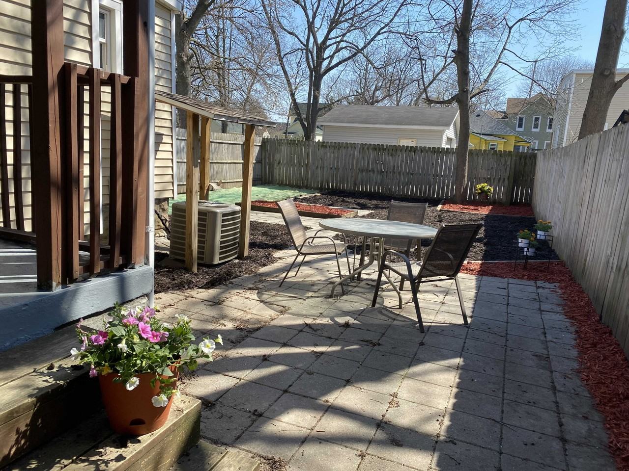 608 Fremont Ave Nw - Photo 6 of 23