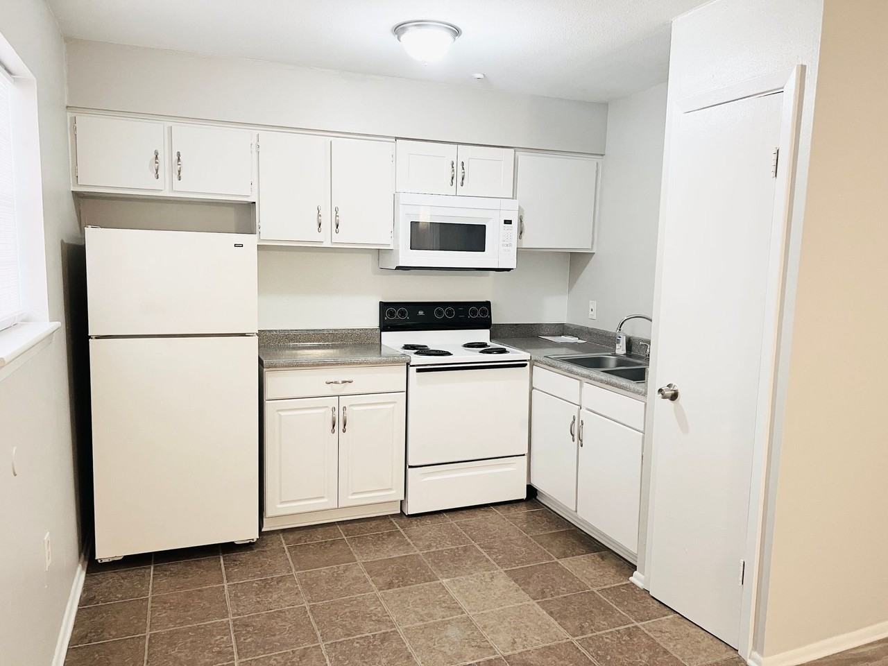 Pied Piper Apartments (Studio/1 Bath) - Photo 3 of 15